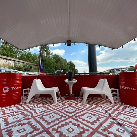 Peniche Design 115m2 Sur La Seine A Proximite De Paris