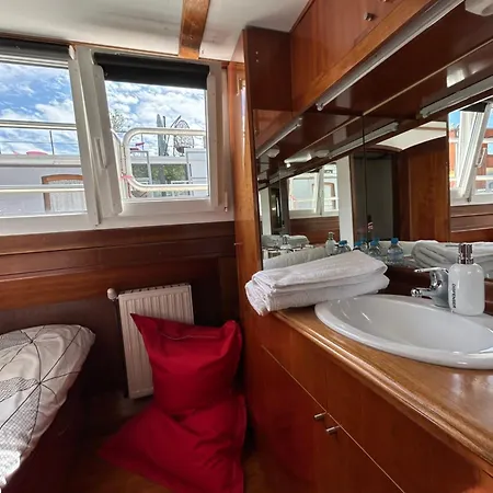 Peniche Design 115m2 Port Prive Vue Seine A 15min De Paris * Asnières