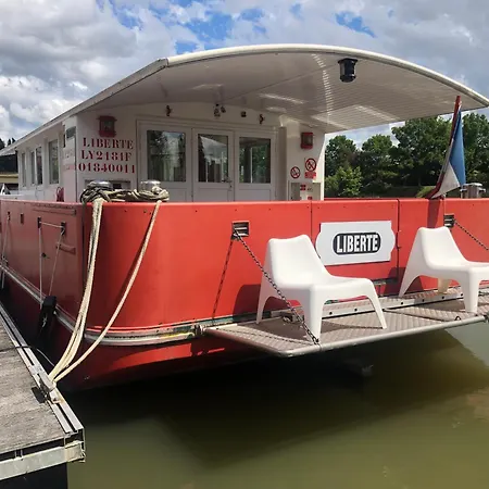 Peniche Design 115m2 Sur La Seine A Proximite De Paris